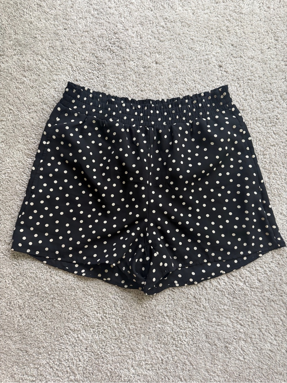 EXPRESS Black Polka Dot Elastic Waist Shorts Size Medium